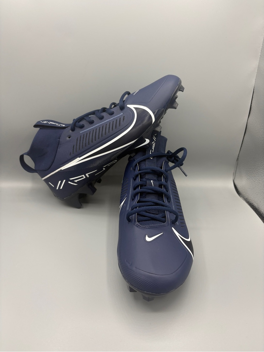 Nike Men’s Navy Athletic Cleats with White Swoosh